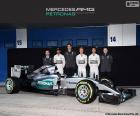 Lewis Hamilton, Nico Rosberg ve yeni Mercedes AMG W06 hibrid, 2015